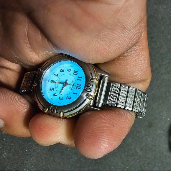 Timex Indiglo WR 30M Two Tone Quartz Analog Women's Watch Working Stretch Band - Picture 9 of 10